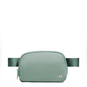 Lululemon Everywhere Belt Bag 1L in Crater Blue